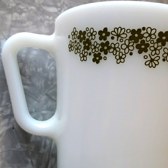 Pyrex~ 2 Spring Blossom mugs - Picture 4 of 6